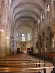 Autre vue de la nef depuis l'entrée en direction du choeur. Cliché personnel