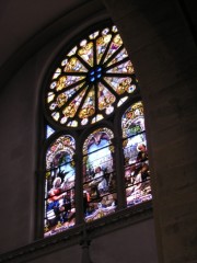 Vue en contre-plongée vers la rose Sud du transept. Cliché personnel