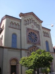 Vue de la façade néo-romane de la Marienkirche, Bâle. Cliché personnel (juillet 2008)